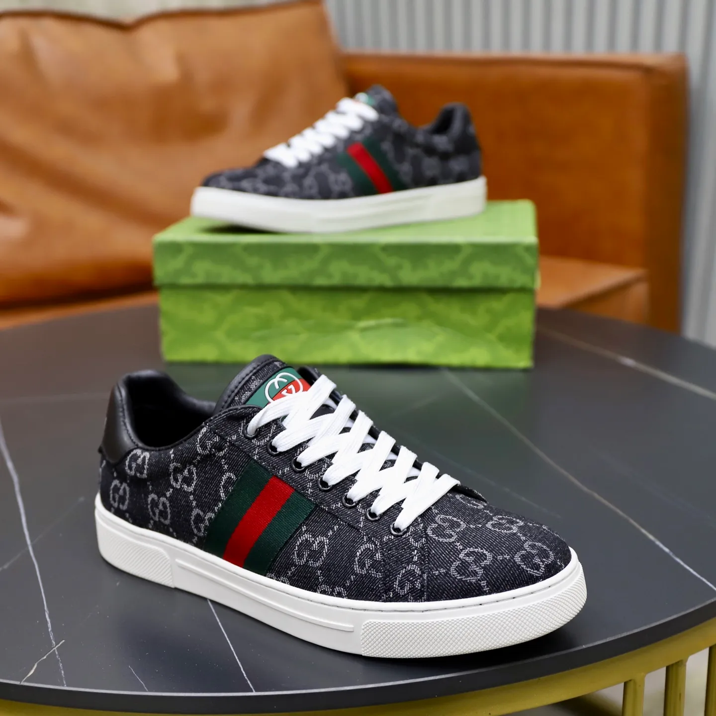 Ex-factory price: 400💰🙅‍♂️🙅‍♂️🙅‍♂️ Brand: Gucci GUCCi Standard code: 38-44 (45 customized) Grade: Same as the official website Material: Original leather splicing Comfortable and breathable sheepskin lining Original wear-resistant outsole Style category: Men's fashionable casual shoes Running sneakers Distinguished luxury brand elements Top luxury Color: actual picture color